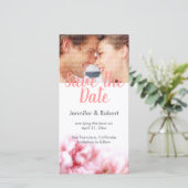 ピンクのカーネーション Save the Date フォトカード セーブザデート (スタンド正面)