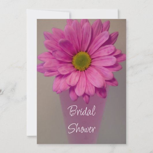 ピンクのガーベラデイジーイン花瓶ブライダルシャワー 招待状 (正面)