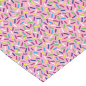 ピンクのキャンデカラフルィーが散る ショートテーブルランナー (コーナー)