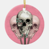ピンクのキャンデーの棒つきキャンデーのスカルとして菓子 セラミックオーナメント (正面)