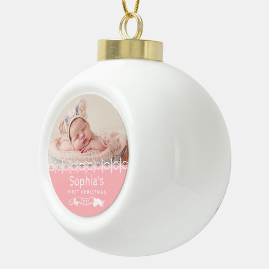 ピンクのキープサケフォトバビー初めてのクリスマス セラミックボールオーナメント (右)