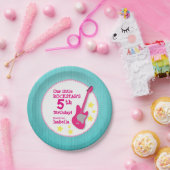 ピンクのギターを持つ女の子ロックスター誕生日 ペーパープレート (パーティー)