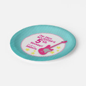 ピンクのギターを持つ女の子ロックスター誕生日 ペーパープレート (アングル)