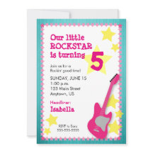 ピンクのギターを持つ女の子ロックスター誕生日