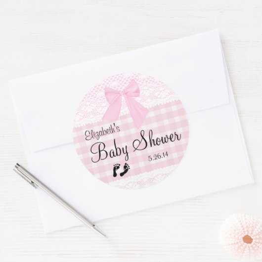 ピンクのギンガムとレースのイメージベビーシャワー –  ラウンドシール (封筒)