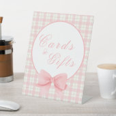 ピンクのギンガムカード&ギフトベビーシャワーサイン 台座サイン (インサイチュ)