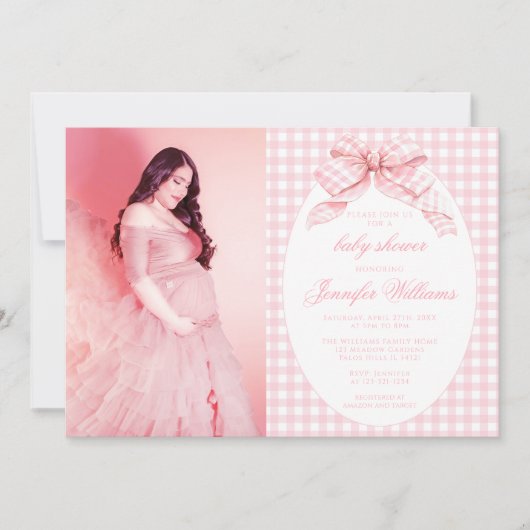 ピンクのギンガムコケット弓ベビーガールシャワー写真 招待状 (正面)