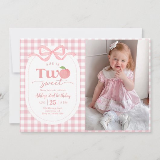 ピンクのギンガムスイートピーチ2nd誕生日の写真 招待状 (正面)