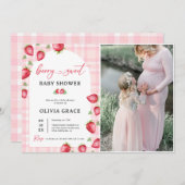 ピンクのギンガムストロベリーベビーシャワーパーティー写真 招待状 (正面/裏面)