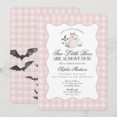 ピンクのギンガムチェックのプレッピーなゴーストツインズのベイビーシャワー 招待状 (正面/裏面)