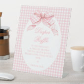 ピンクのギンガムバウ女の子シャワーおむつラッフル 台座サイン (インサイチュ)