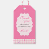 ピンクのギンガム フラワーボウ ベビーシャワー ギフトタグ (正面)