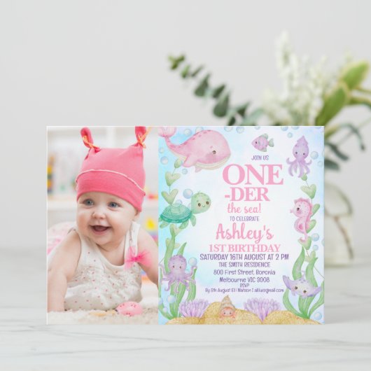 ピンクのクジラの写真ワンダーザ・シー1歳の誕生日 招待状 (スタンド正面)