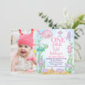 ピンクのクジラの写真 オンダーザシー 1歳の誕生日 招待状 (スタンド正面)