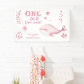 ピンクのクジラの海のワンダフル1歳の誕生日 横断幕 (インサイチュ)