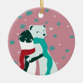 ピンクのクリスマスにワイゼルのハグ セラミックオーナメント (正面)