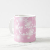 「ピンクのクリスマスの夢を見ている」マグカップ コーヒーマグカップ (正面左)