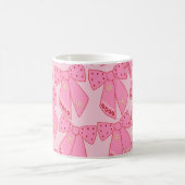 ピンクのクリスマスの弓 コーヒーマグカップ (中央)