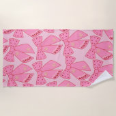 ピンクのクリスマスの弓 ビーチタオル (正面)