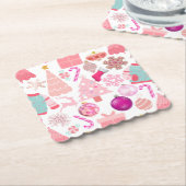 ピンクのクリスマスオーナメントパターン ペーパーコースター (アングル)