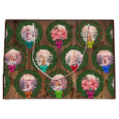 ピンクのクリスマスシーン ラージペーパーバッグ (正面)