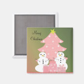 ピンクのクリスマスツリーのそばの雪だるま マグネット (正面/裏面)