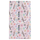 ピンクのクリスマスナツクラッカー、ジンジャーパン&雪だるま スモールペーパーバッグ (裏面)