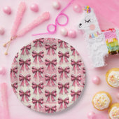 ピンクのクリスマスプレイドサンタボウズ ペーパープレート (パーティー)