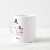 ピンクのクリスマスプレゼントが贈られる可愛い雪だるま コーヒーマグカップ (正面左)