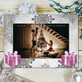 ピンクのクリスマスプレゼントと雪片フォトカード シーズンカード