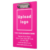 ピンクのクリップボードの会社名とロゴ クリップボード (左)