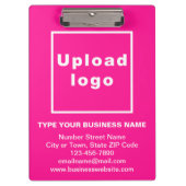 ピンクのクリップボードの会社名とロゴ クリップボード (正面)