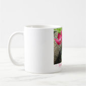 ピンクのクロッカスの花マグカップ コーヒーマグカップ (左)