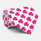 ピンクのクローバーと光沢のある花 ネクタイ (ロール)