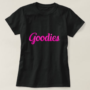 ピンクのグッディーズ タイプ 気まぐれなビンテージタイポグラフィー Tシャツ