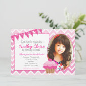 ピンクのグラデーションなカップケーキの誕生日の招待の招待状 招待状 (スタンド正面)