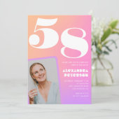 ピンクのグラデーション58th誕生日の招待レトロ写真 招待状 (スタンド正面)