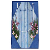 ピンクのグラフィックフラワーオンブルーウッドのテクスチャ抱き枕 スモールペーパーバッグ (正面)