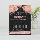 ピンクのグリッターと花の飾りが付いた70歳の誕生日「Save the Date」 招待状 (スタンド正面)