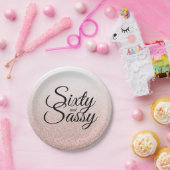 ピンクのグリッターグラデーションな60および粋な第60誕生日 ペーパープレート (パーティー)