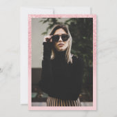 ピンクのグリッターグラデーションフォント赤面フォトスイート16 招待状 (裏面)