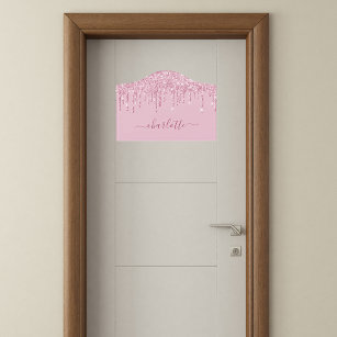 ピンクのグリッタードリップカスタムのモノグラム名スクリプト ドアサイン