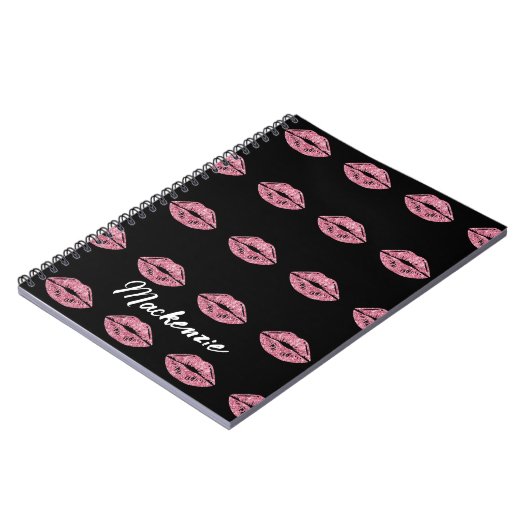 ピンクのグリッター唇と名前をカスタムするオン黒 ノートブック (左側)