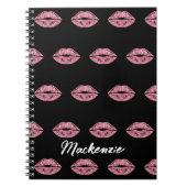 ピンクのグリッター唇と名前をカスタムするオン黒 ノートブック (正面)