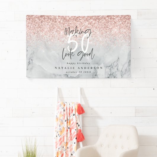 ピンクのグリッター大理石で50歳の誕生日を飾る 横断幕 (インサイチュ)