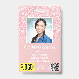 ピンクのグリッター スタッフ フォト ID QR バーコード バッジ