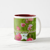 ピンクのケシかどこに植えられる咲かせて下さい ツートーンマグカップ (正面右)