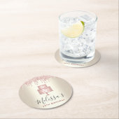 ピンクのケーキのグリッターが、エレガントでかわいいゴールドのパーティーに滴り落ちる ラウンドペーパーコースター (インサイチュ)