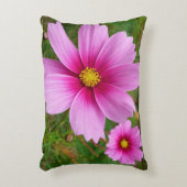 ピンクのコスモスの花ワイルドフラワー アクセントクッション (正面(垂直))