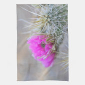 ピンクのサボテンの花が咲く キッチンタオル (縦)